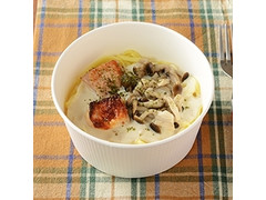 ナチュラルローソン きのこと鶏肉のクリーム生パスタ 商品写真