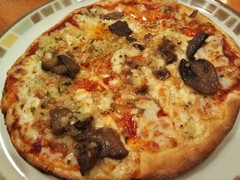 サイゼリヤ 野菜ときのこのピザ