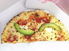 ピザハット Express 生ハムとフレッシュアボカドのピザ ～濃厚クリームチーズ仕立て～ 商品写真