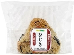 ニューデイズ もち麦入り ひじきおにぎり 商品写真