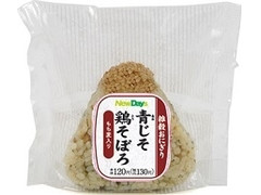 ニューデイズ もち麦入り 青じそ鶏そぼろおにぎり 商品写真