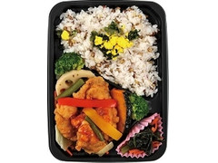 ニューデイズ 10種野菜が摂れるピリ辛唐揚げ弁当 商品写真