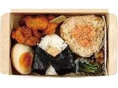 ニューデイズ 行楽おむすび弁当 ツナマヨ・鮭昆布 商品写真