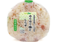 カリカリ梅としらすおにぎり 茨城県産釜揚げしらす使用