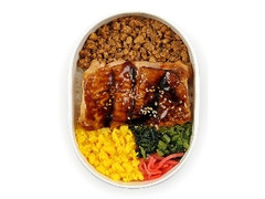 二色そぼろと鶏照焼弁当