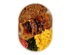 二色そぼろと鶏照焼弁当