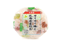ニューデイズ カリカリ梅と北海道産枝豆おにぎり 商品写真