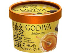 ゴディバ カップアイス 蜂蜜アーモンドとチョコレートソース
