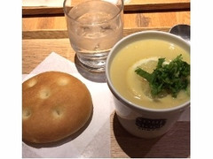 芸術家のレモンと鶏肉のスープ