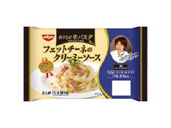 日清食品チルド おうちで生パスタ フェットチーネのクリーミーソース 商品写真