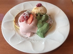 デニーズ 桜のパンケーキ 商品写真