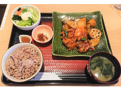 大戸屋 鶏と野菜の黒酢あん定食（鶏肉増量） 商品写真