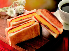 カフェ・ド・クリエ トーストサンド オムレツ＆トマトソース 商品写真
