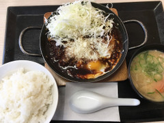 かつや デミたまメンチカツ鍋定食 商品写真