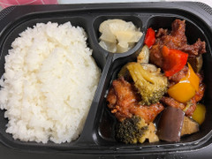 ガスト 彩り野菜の黒酢から揚げ弁当 商品写真