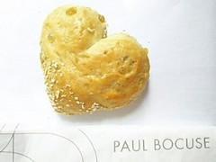 PAUL ハートのフルーツグラノーラロール（はちみつ風味） 商品写真