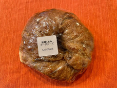 AZU BAGEL 黒糖くるみゴーダチーズ