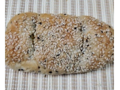 バンデロール 白黒ごまとさつまいもと小豆のパン 商品写真