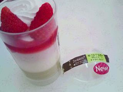 ファミリーマート Sweets＋ 苺・ミルク・抹茶の3色スイーツ 商品写真