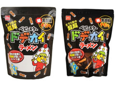 おやつカンパニー ベビースター超超ドデカイラーメン 超黒胡椒チキン味 商品写真