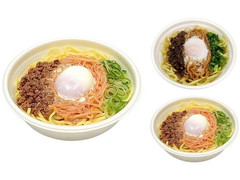 セブン-イレブン 混ぜて食べる！ 半熟玉子の汁なし担々麺