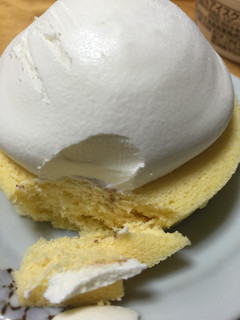 「ローソン Uchi Cafe’ SWEETS プレミアムチーズロールケーキアイス」のクチコミ画像 by レビュアーさん