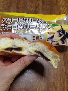 「ヤマザキ 薄皮 バナナクリーム＆チョコクリームパン 袋5個」のクチコミ画像 by ポロリさん