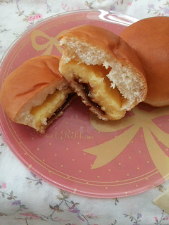 「ヤマザキ 薄皮プリンクリームパン 袋4個」のクチコミ画像 by 紫の上さん