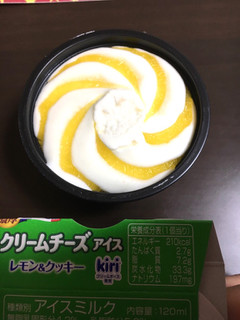 「ロッテ 濃厚クリームチーズアイス レモン＆クッキー カップ120ml」のクチコミ画像 by chi_chanさん