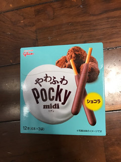 「江崎グリコ ポッキーミディ ショコラ 箱4本×3」のクチコミ画像 by つばさピアスにぞっこん中さん
