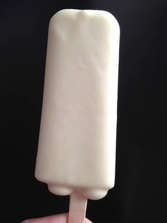 「メイトー モン・パティシエ ラムレーズンホワイトチョコ 袋82ml」のクチコミ画像 by レビュアーさん