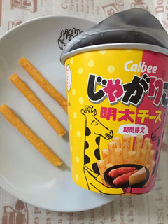 「カルビー じゃがりこ 明太チーズ カップ52g」のクチコミ画像 by MOKAさん