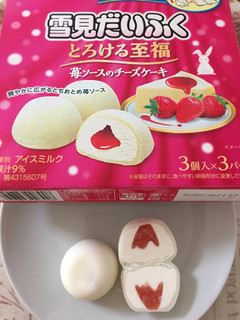 「ロッテ 雪見だいふく とろける至福 苺ソースのチーズケーキ 箱27ml×9」のクチコミ画像 by MOKAさん