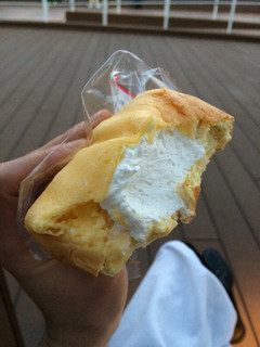 「ファミリーマート シュークリームみたいなパン カスタード＆ホイップ」のクチコミ画像 by Ryo----Nさん