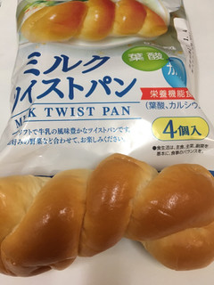 「ヤマザキ ミルクツイストパン 袋4個」のクチコミ画像 by レビュアーさん