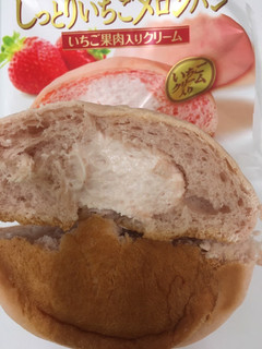 「ヤマザキ しっとりいちごメロンパン いちご果肉入りクリーム 袋1個」のクチコミ画像 by レビュアーさん