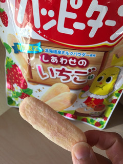 「亀田製菓 ハッピーターン しあわせのいちご味 袋82g」のクチコミ画像 by モモコとモココさん