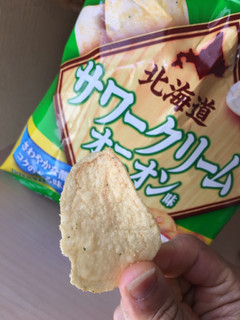 「山芳製菓 北海道サワークリームオニオン味 袋50g」のクチコミ画像 by モモコとモココさん