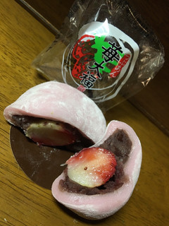 「武蔵製菓 苺大福 つぶあん 袋1個」のクチコミ画像 by モモコとモココさん