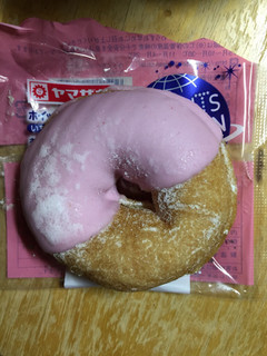 「ヤマザキ ドーナツステーション ホイップリングドーナツ いちご 袋1個」のクチコミ画像 by レビュアーさん