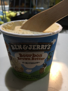 「BEN＆JERRY’S ミニカップ アイスクリーム バーボンブラウンバター カップ120ml」のクチコミ画像 by いとかおさん