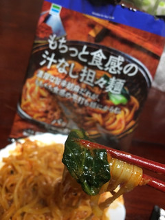 「ファミリーマート もちっと食感の汁なし担々麺」のクチコミ画像 by モモコとモココさん