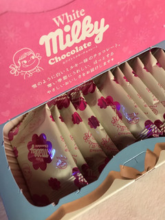 「不二家 ホワイトミルキーチョコレート 箱60g」のクチコミ画像 by SweetSilさん