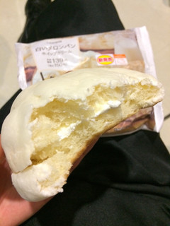 「ローソン 白いメロンパン ホイップクリーム」のクチコミ画像 by Ryo----Nさん