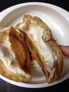 「オランジェ 森永ミルクキャラメルのシュークリーム 袋1個」のクチコミ画像 by めーぐーさん