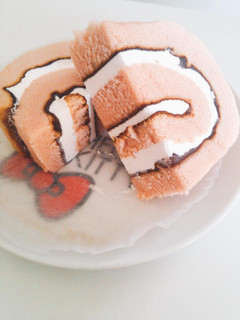 「ローソン 桜香るロールケーキ」のクチコミ画像 by はるるそらさん