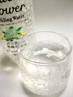 「KIRIN 世界のKitchenから Elderflower Sparkling Water ペット500ml」のクチコミ画像 by つなさん
