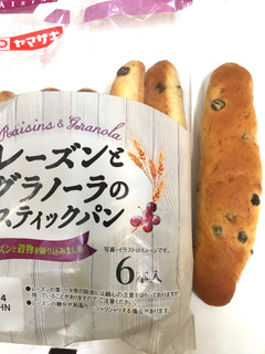 「ヤマザキ レーズンとグラノーラのスティックパン 袋6本」のクチコミ画像 by レビュアーさん