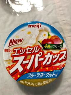 「明治 エッセル スーパーカップ フルーツヨーグルト味 カップ200ml」のクチコミ画像 by おたまじゃくしははさん