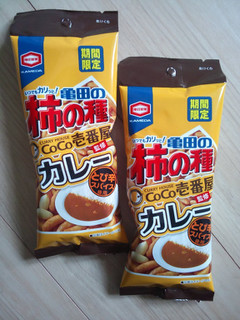 「亀田製菓 亀田の柿の種 CoCo壱番屋監修カレー 袋60g」のクチコミ画像 by おうちーママさん